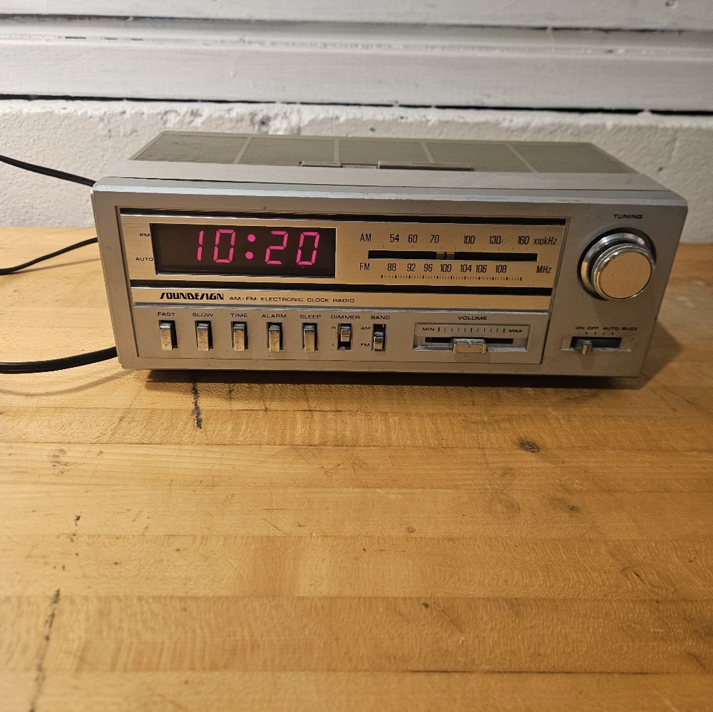 SoundDesign Model #3675-A Clock Radio AM/FM Silver Soundesign Tested&Works
